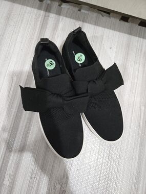 Bandolino Black Bow Slip-On Knit Sneakers
